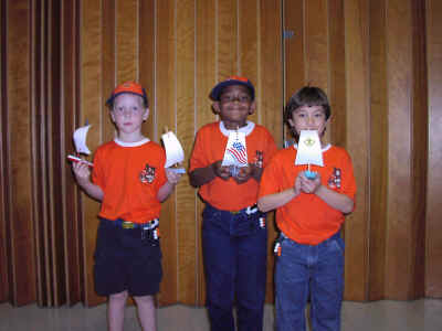 Tigers w raingutter boats.jpg (183552 bytes)